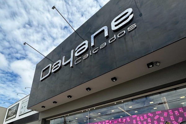 Operação Descontaço Dayane Calcados com até 70% de desconto promete parar Patos de Minas neste sábado