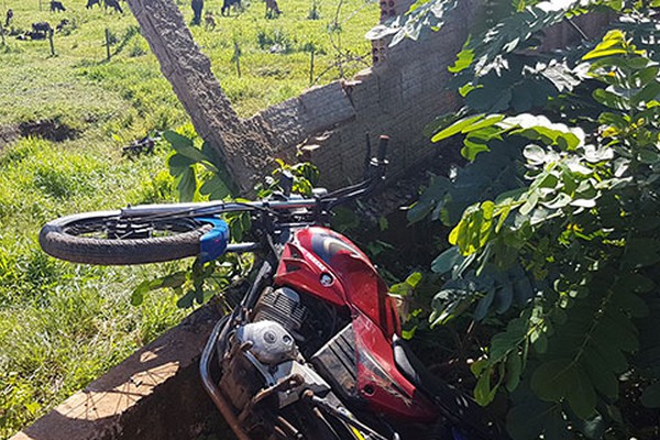 Ladrões derrubam muro e roubam veículos em pátio credenciado do Detran de Patos de Minas