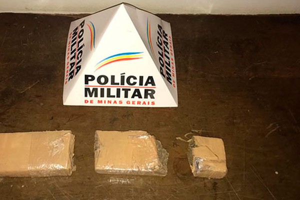 Jovem foge deixando sacola em Patrocínio e PM apreende cerca de 2kg de maconha