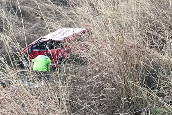 Grave acidente na LMG-352 perto de Tiros deixa uma pessoa morta e duas feridas