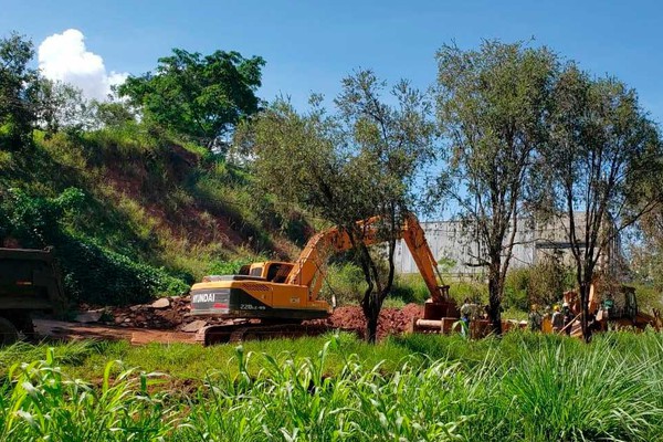 Copasa anuncia interdição de via para implantação de rede de distribuição em Patos de Minas