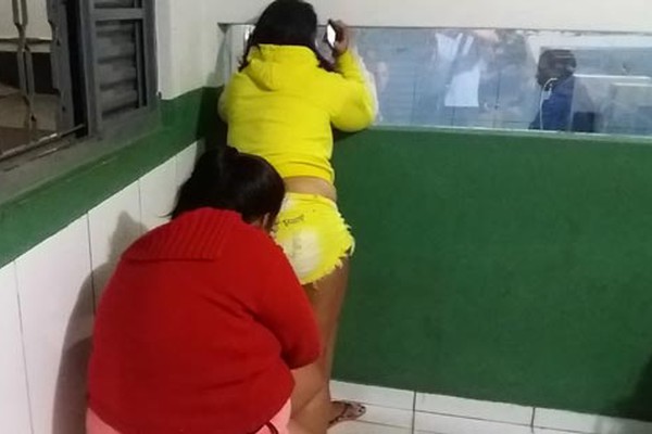 Garotas de programa se aliam a assaltantes, roubam cliente, mas são flagradas pela polícia