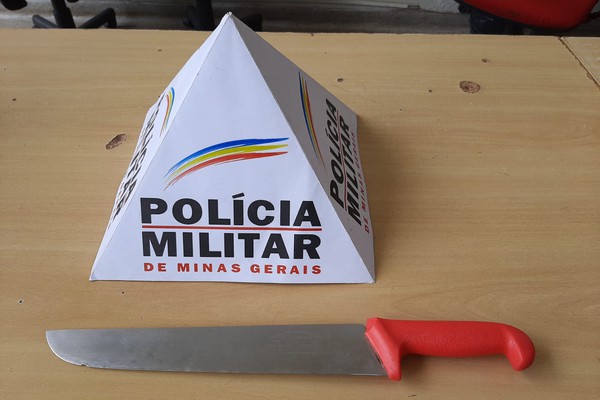 Jovem esfaqueia tio após vê-lo tentando agredir avó