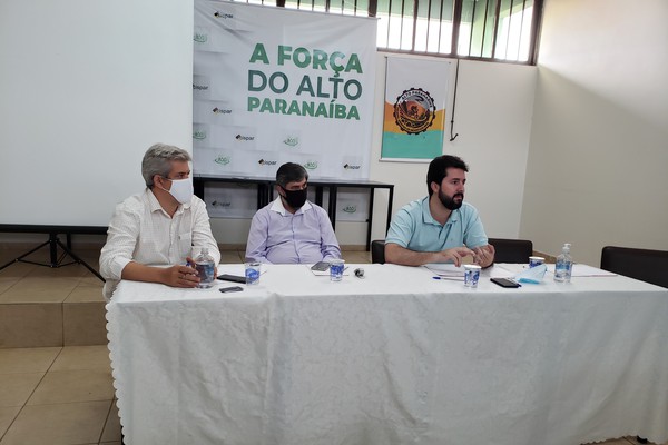 Investimentos em saúde, Santa Casa e Usina de Reciclagem são tema de reunião da AMAPAR