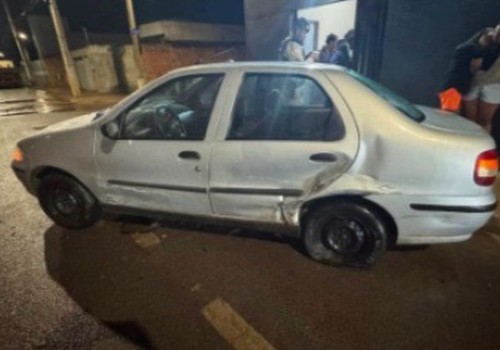 Motorista bate na traseira de carro e acaba preso após confundir domingo com segunda-feira