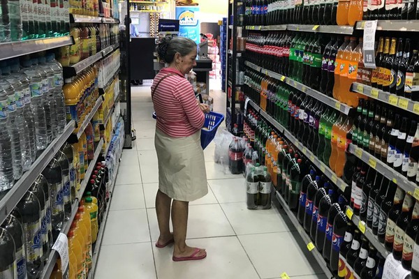 Embalagens ocultam parte dos aditivos em alimentos vendidos no Brasil