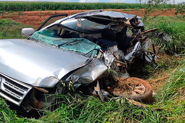 Motorista de caminhonete de 60 anos morre em batida com caminhão de carvão na BR 365