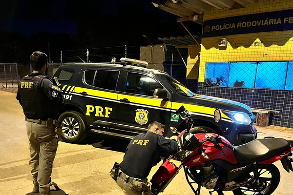 Moto furtada em São Paulo é apreendida pela PRF de Patos de Minas em bagageiro de ônibus