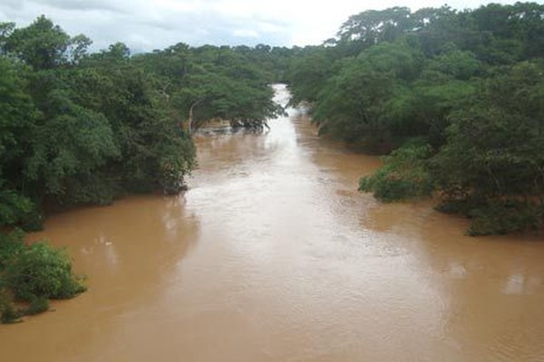 Rio Paranaíba volta a subir e atinge seu maior nível nesse ano