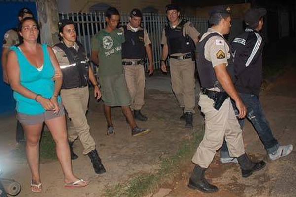 Polícia Militar flagra tráfico no Cristo Redentor e leva três para a delegacia