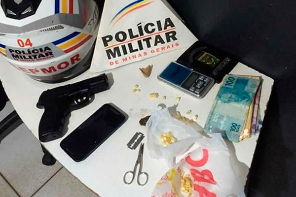 PM apreende 44 pedras de crack, R$822,00 em dinheiro e três pessoas acabam na delegacia