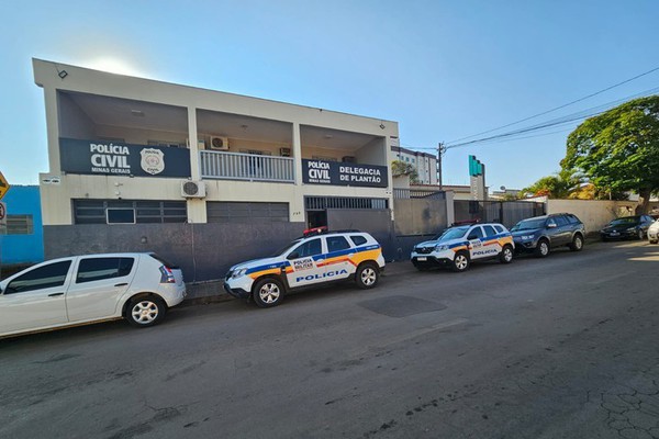 Amigos fogem sem pagar após abastecerem em dois postos e acabam presos por estelionato