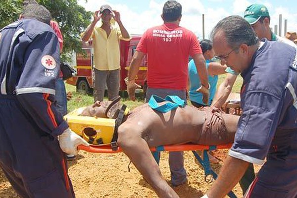 Homem gravemente ferido é resgatado de cisterna com 30m de profundidade