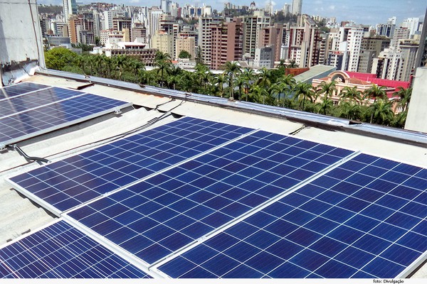 Justiça condena empresa a instalar usina de energia solar e indenizar cliente em MG