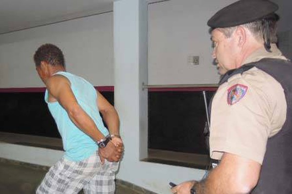 Homem de 50 anos marca programa com garota de 12 e é preso na hora do encontro