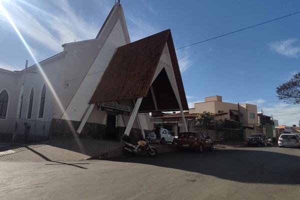 Festa em louvor a Nossa Senhora da Abadia tem deliciosas comidas, bingo e muita devoção em Patos de Minas