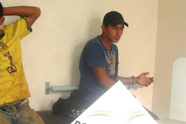 PM prende dupla em Carmo do Paranaíba e apreende moto adulterada, crack e dois pássaros