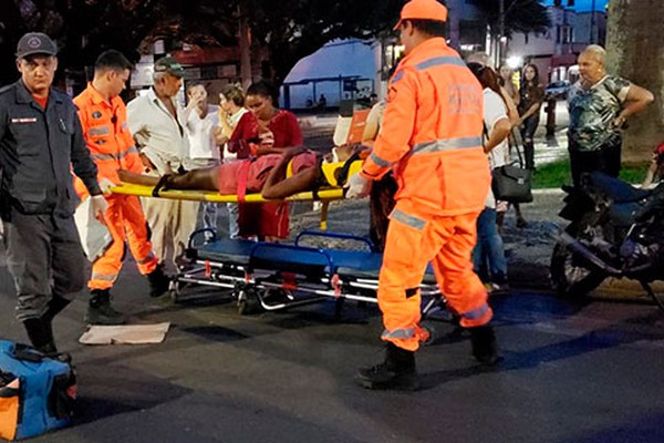 Garota de 12 anos é atropelada por motociclista ao tentar atravessar a avenida Getúlio Vargas