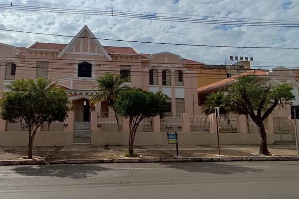 Escola Normal completa 90 anos de história dedicada ao ensino; missa será celebrada hoje