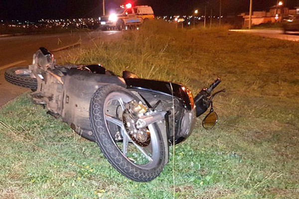 Motociclista fica gravemente ferido ao bater em equinos no prolongamento da Fátima Porto