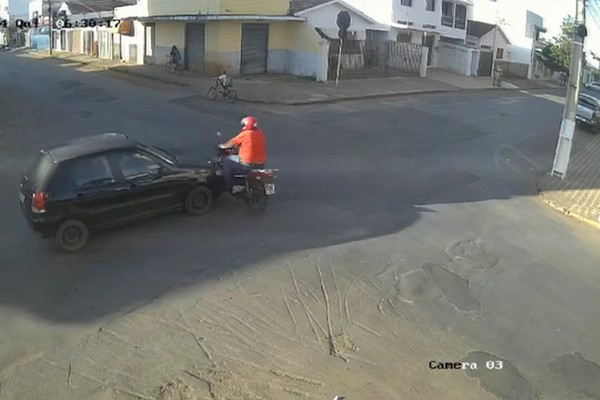 De novo! Motociclista sofre ferimentos graves em mais um acidente na rua Ouro Preto; veja