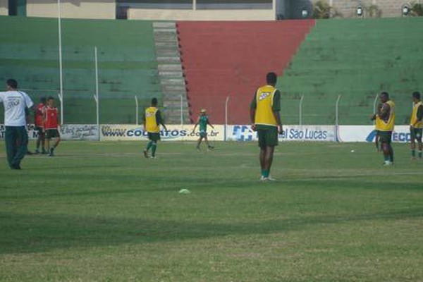 Mamoré intensifica os treinos e jogadores trabalham até no domingo