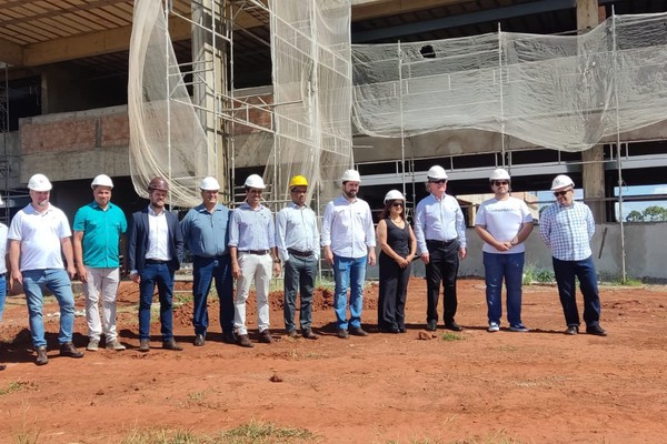 Comitiva visita Campus da UFU em Patos de Minas; veja como está o andamento das obras