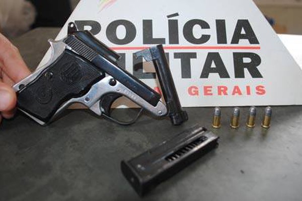 Menor tenta fugir com pistola carregada, mas é capturado pela PM