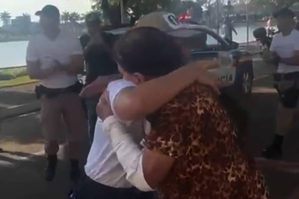 Aluna do curso de formação de soldados da 10ª RPM para treinamento e presta homenagem a avó