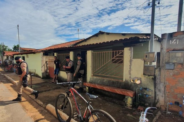 Jovem tem pescoço cortado com facão em homicídio na cidade de Lagoa Grande