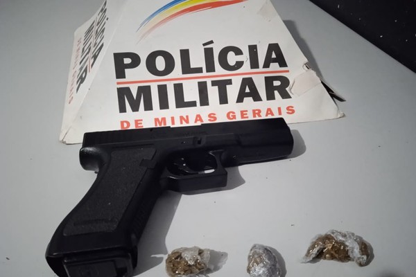 Mãe denuncia e garoto de 13 anos é apreendido com droga e réplica de arma de fogo