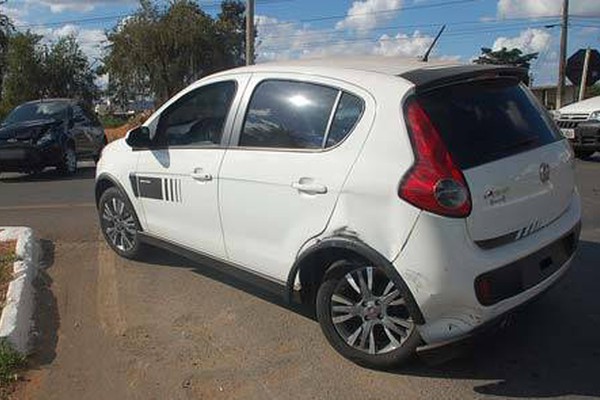 Acidentes na avenida JK envolvem 4 carros, 1 pick up e 2 caminhonetes