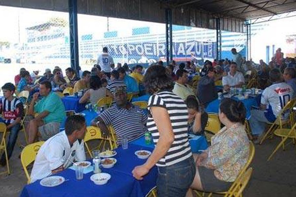 União Recreativa dos Trabalhadores faz festa para comemorar o aniversário de 73 anos