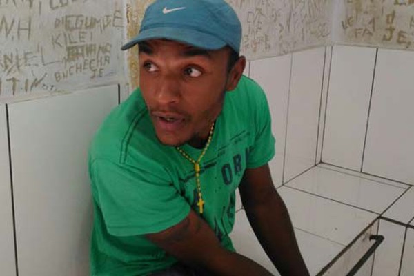 Polícia Militar encontra crack, maconha e balança de precisão em casa no Vila Rosa