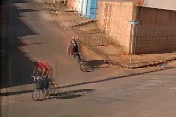 Ladrões invadem casa no Residencial Sorriso e furtam diversos pertences; câmeras filmaram