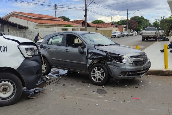 Ambulância do SAMU que seguia para atender acidente se envolve em nova batida