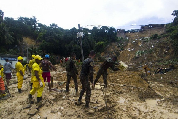 Mais seis corpos são encontrados em Pernambuco