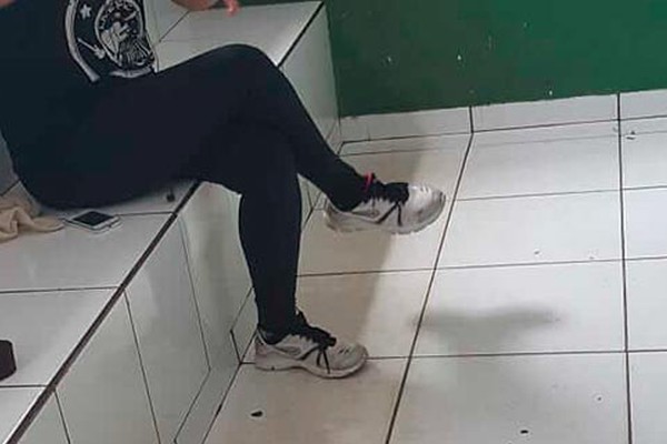 Mulher é presa ao quebrar carro estacionado em Patos de Minas que pensava ser de outra pessoa