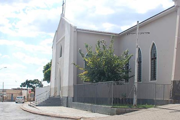 Bandido aproveita porta aberta e furta ofertas de fiéis na Igreja de Nossa Senhora da Abadia