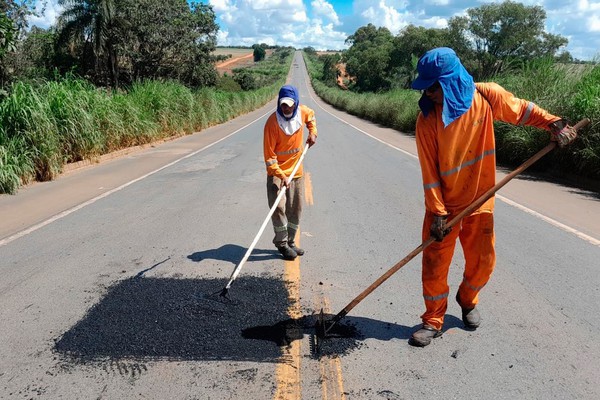 Trecho da BR 365 entre Patos de Minas e a BR 040 já recebe melhorias; empreiteira está contratando