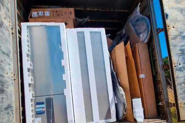 PM recupera segundo caminhão de carga furtada de eletrodomésticos e prende mais um