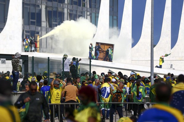 GSI divulga imagens do dia da invasão no Palácio do Planalto