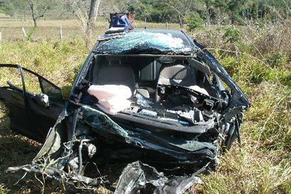 Motorista de veículo atingido por carreta na contramão morre no Hospital Regional