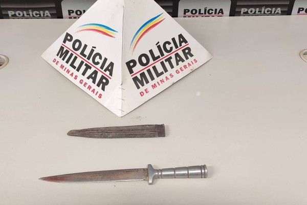 Marido tenta forjar álibi, mas acaba preso após matar a esposa a facada em Patrocínio