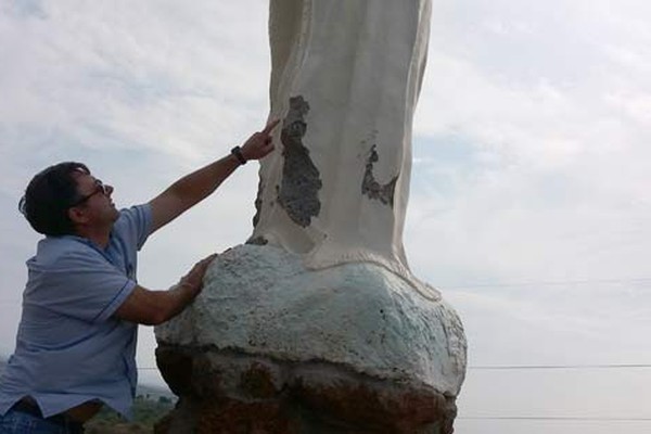 Vândalos danificam imagem de Nossa Senhora de Fátima e causam indignação nos devotos