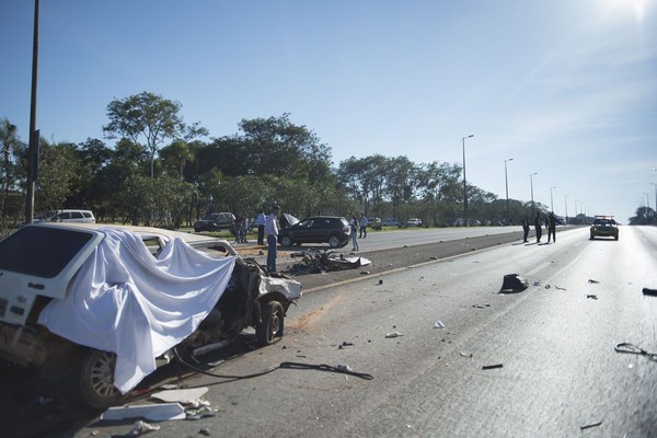 Em 2021, 5 mil pessoas morreram em 64 mil acidentes de carro