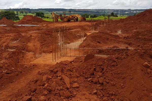 Construção do Campus da UFU não tem água e nem energia elétrica e acesso está fechado