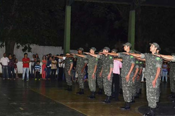 Tiro de Guerra realiza formatura de atiradores em noite de gala