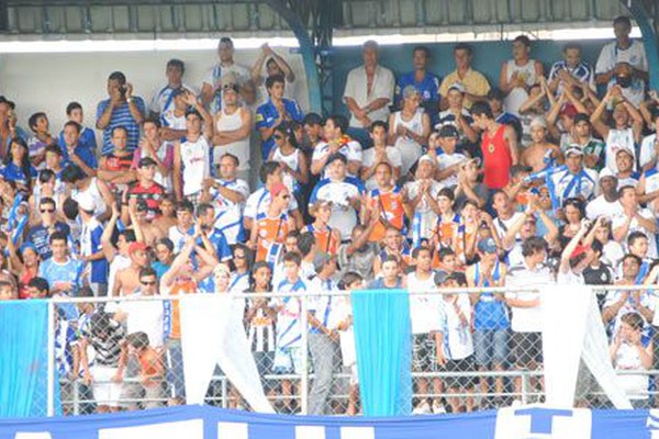 Torcida Organizada Poeira Azul faz festa para comemorar 20 anos de história