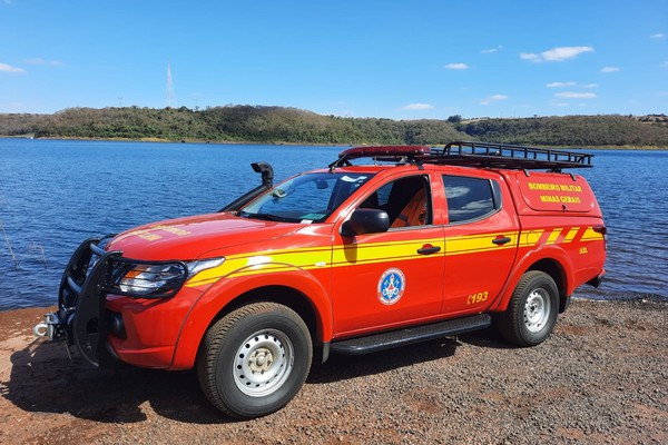 Bombeiros resgatam corpo de homem que se afogou na represa de Nova Ponte